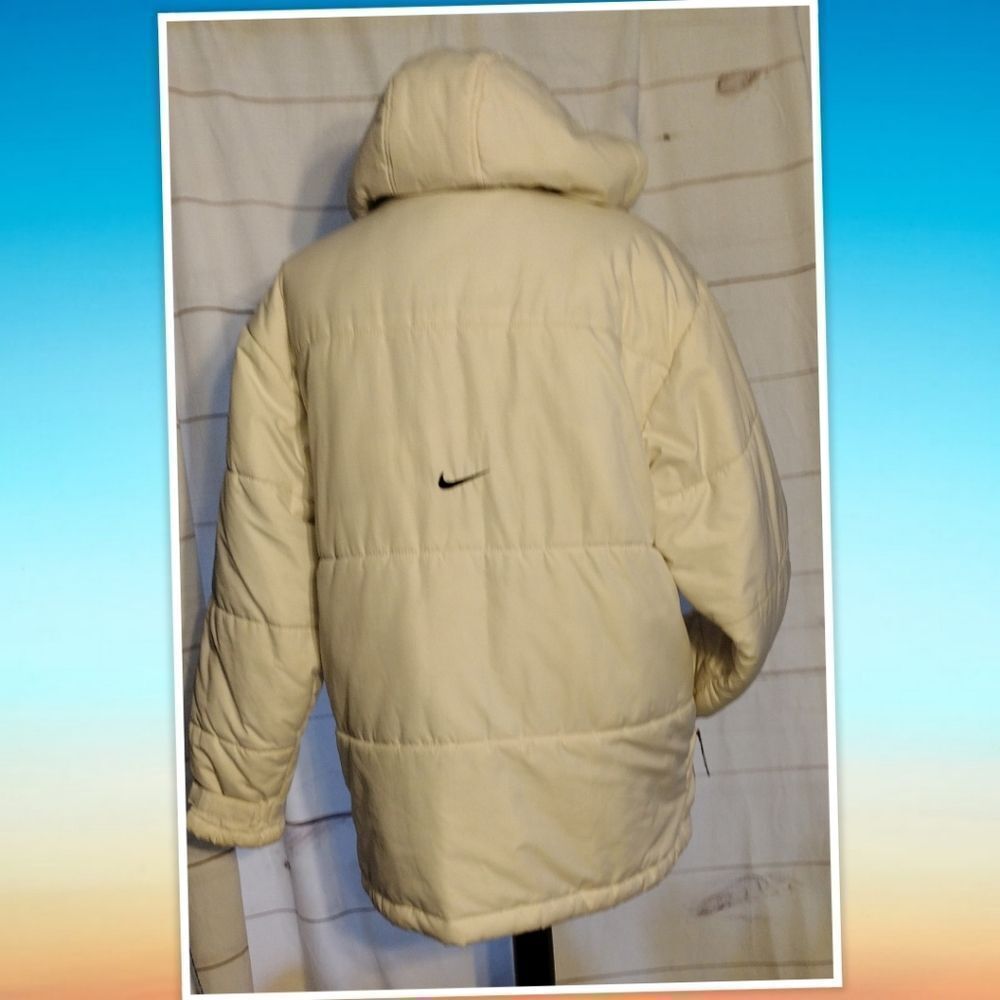 Nike insulated winter parka size small with removable hood and adjustable cuffes - Picture 3 of 5